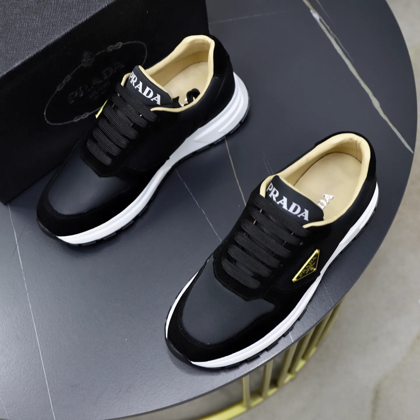 Men's shoes 💰462💰🙅‍♂️🙅‍♂️🙅‍♂️ Brand: PRADA Standard code: 38–44 (45 can be customized) Grade: Same as the official website Material: Original cowhide fabric Comfortable sheepskin lining Lightweight and wear-resistant outsole Style category: Men's fashionable casual shoes and boots Running sneakers Distinguished luxury brand elements Top luxury Color: actual picture color